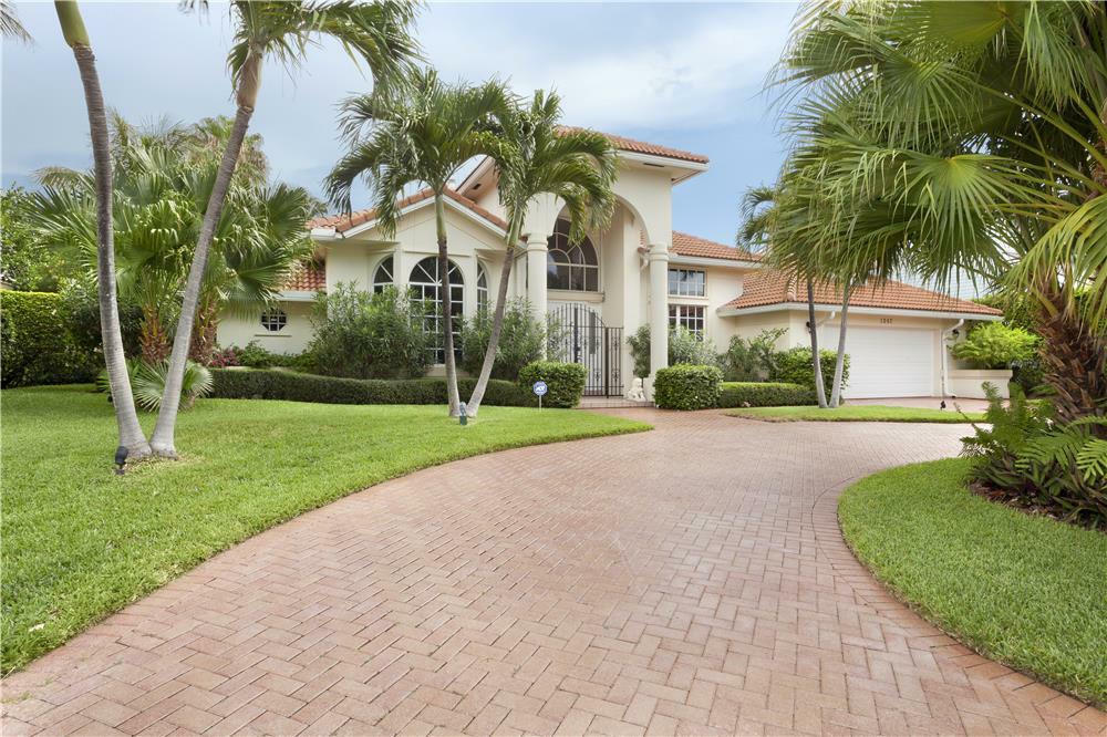 Property Photo:  1057 Del Haven Drive  FL 33483 