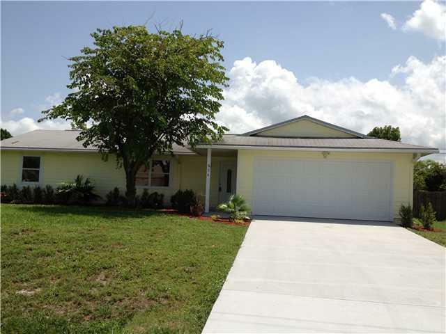 Property Photo:  876 SW Thrift Avenue  FL 34953 