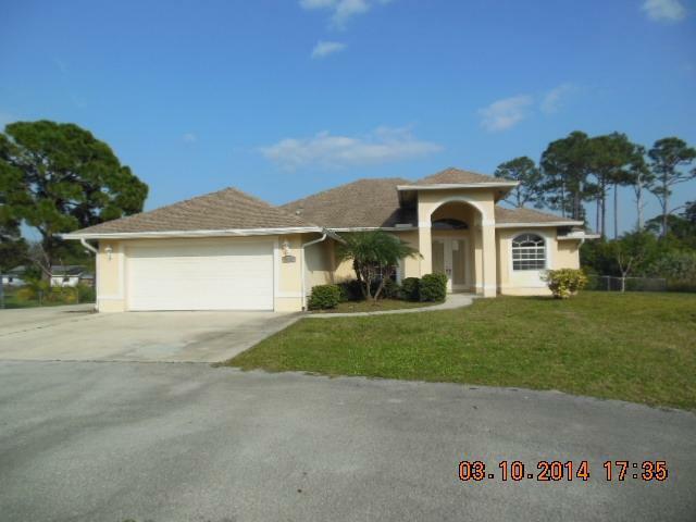 Property Photo:  5518 Silver Oak Drive  FL 34982 