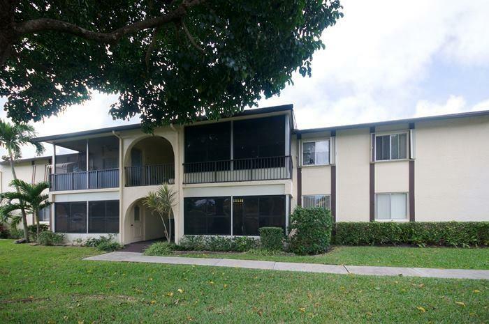 Property Photo:  3526 La Palmas Court B-2  FL 33463 