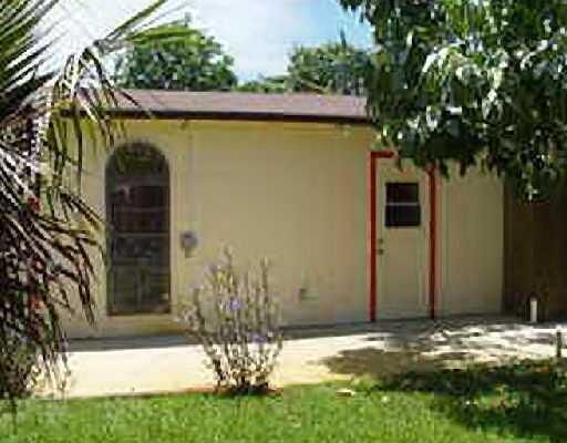 Property Photo:  726 N Lake Avenue  FL 33483 