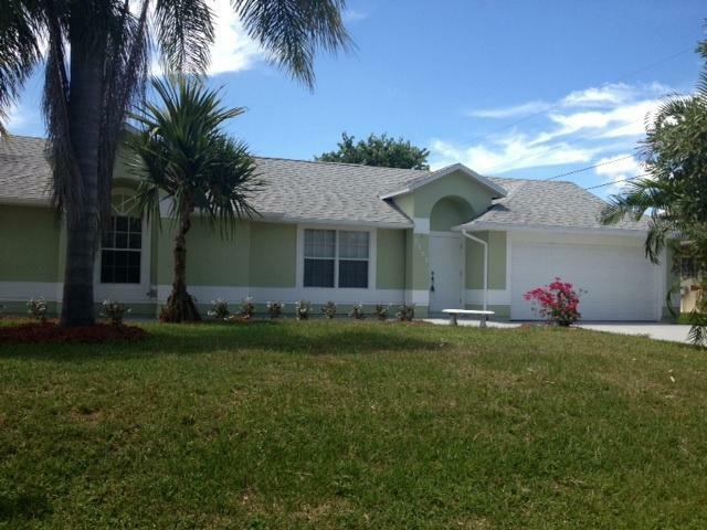 Property Photo:  3302 SE Ford Lane  FL 34984 