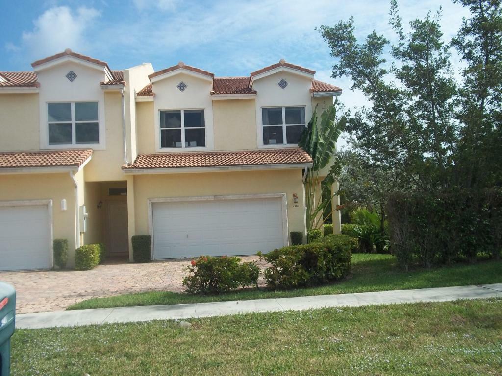 Property Photo:  4210 NE 5th Avenue  FL 33431 