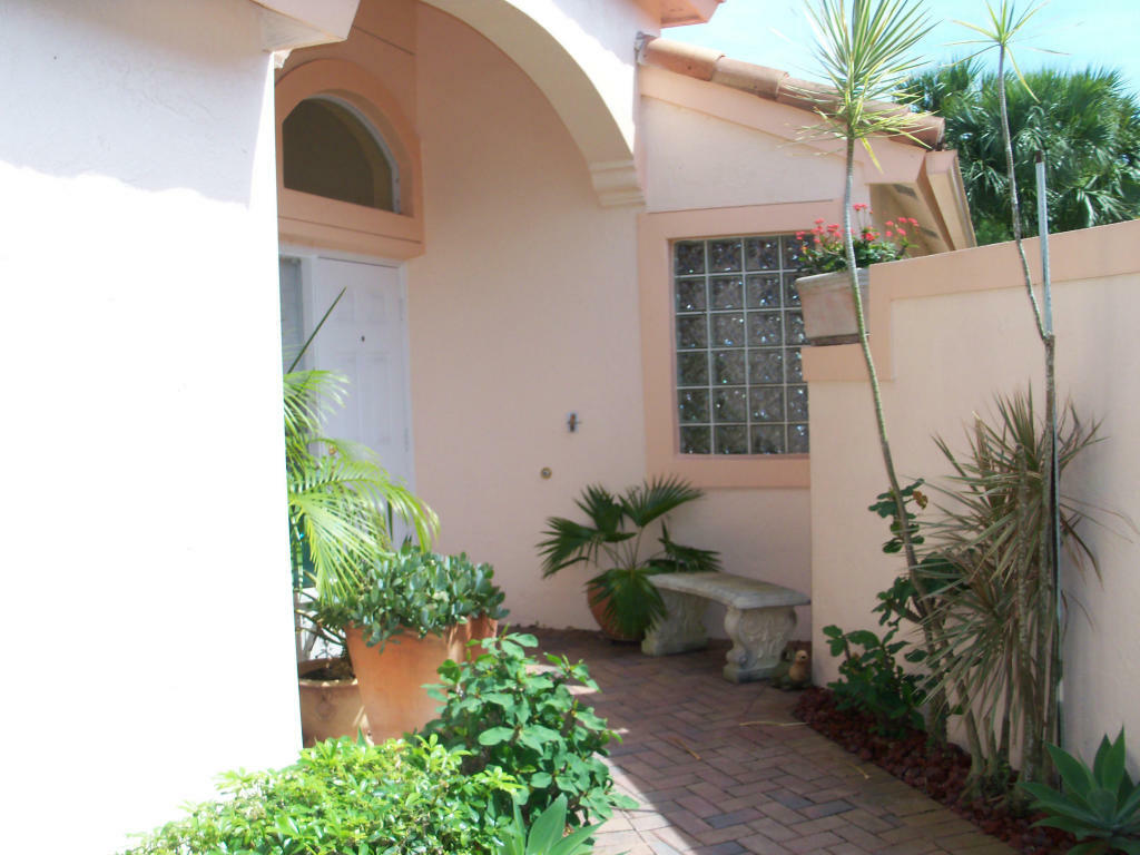 Property Photo:  5100 Pelican Cove Drive  FL 33437 