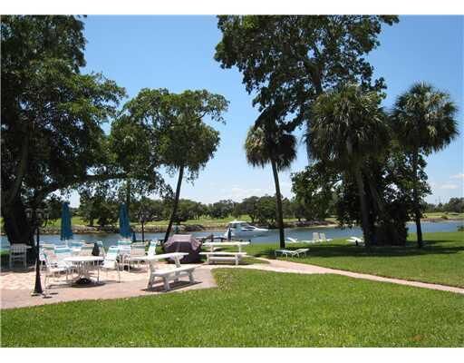 Property Photo:  304 Golfview Road Ph4  FL 33408 