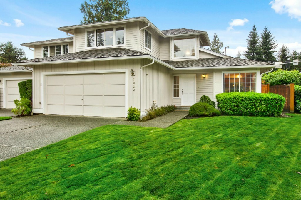 Property Photo: 2022 Mill Green Ct SE WA 98012