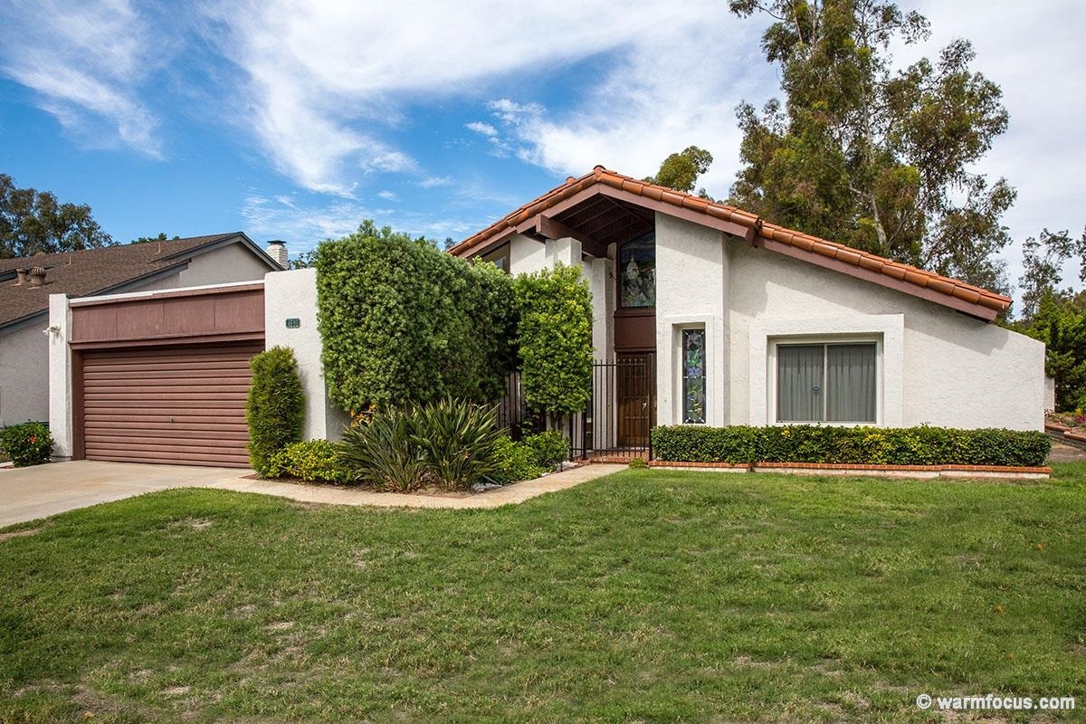 Property Photo: 4690 Calle De Vida CA 92124