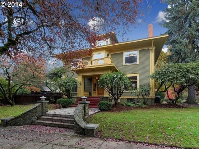 Property Photo:  1808 NE Knott St  OR 97212 