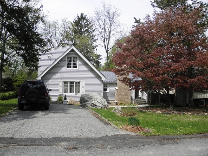 Property Photo:  18 Seneca Trail  NJ 07871 