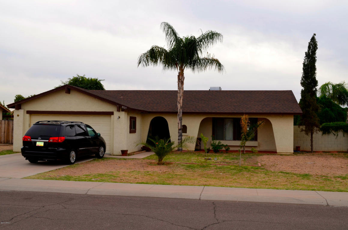 Property Photo:  8527 W Lawrence Lane  AZ 85345 