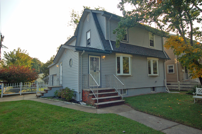 Property Photo: 8 Mansfield Rd NJ 08854