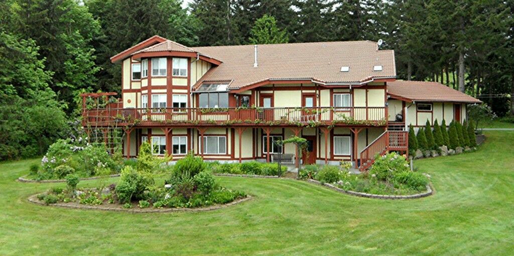 Property Photo:  668 Hawthorne Lane  WA 98282 