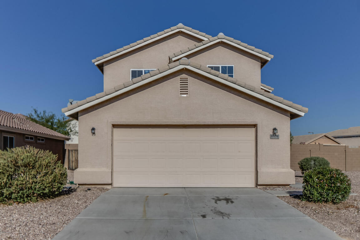 Property Photo: 22490 W Desert Bloom Street AZ 85326