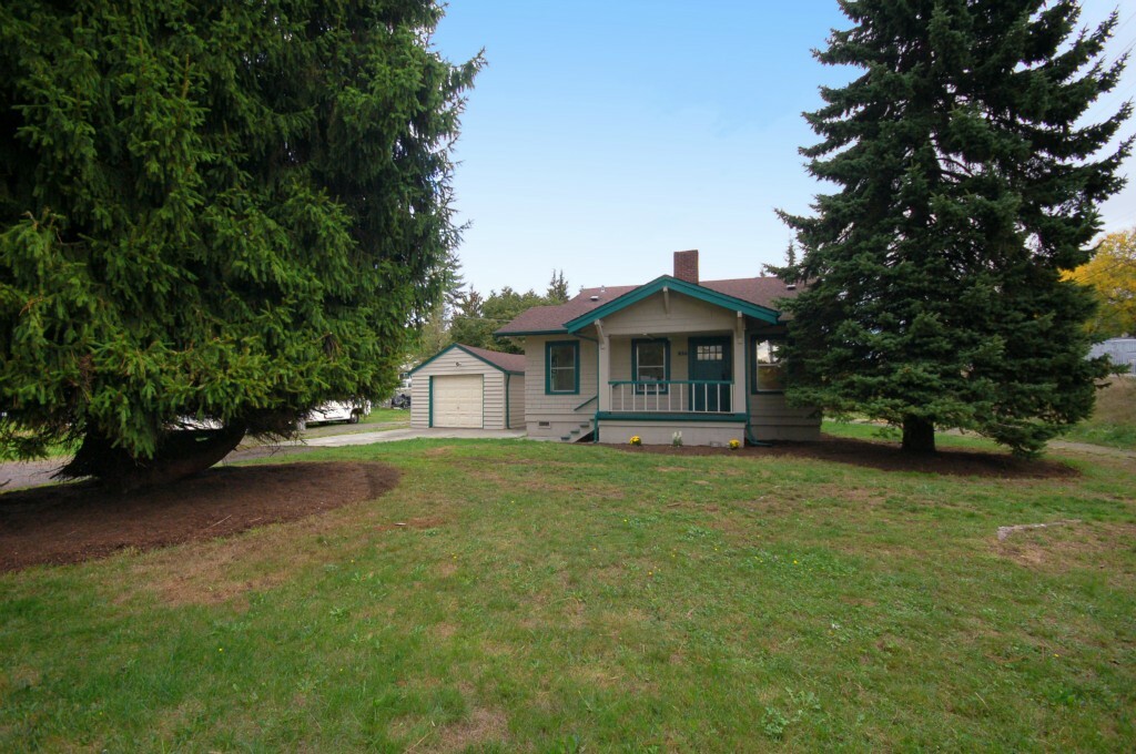 Property Photo:  814 N 128th St  WA 98133 