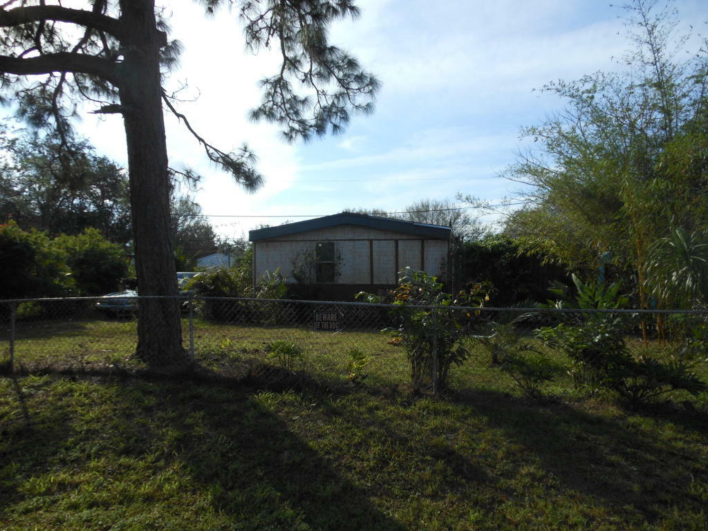 Property Photo:  1201 E Joy Lane  FL 34945 