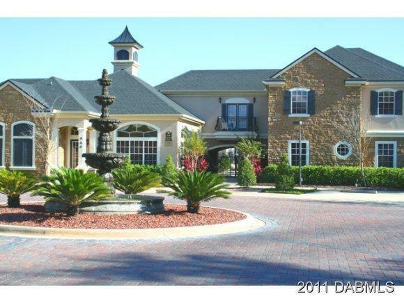 Property Photo: 940 Village Trail FL 32127