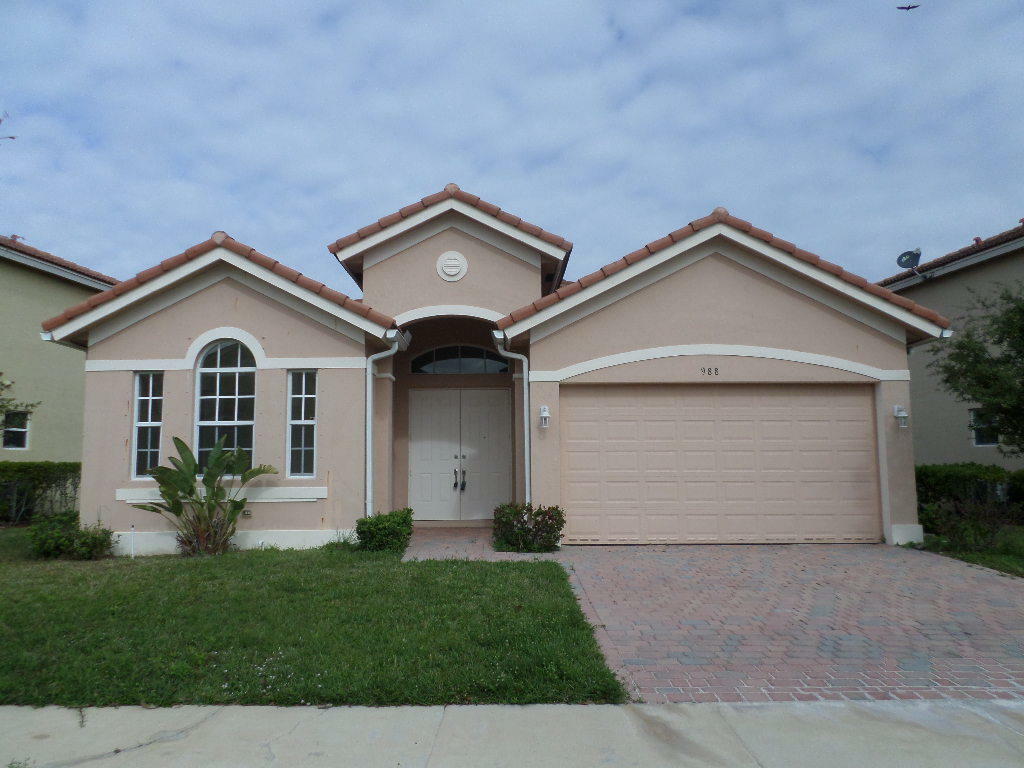 Property Photo:  988 NW Demedici Road  FL 34986 