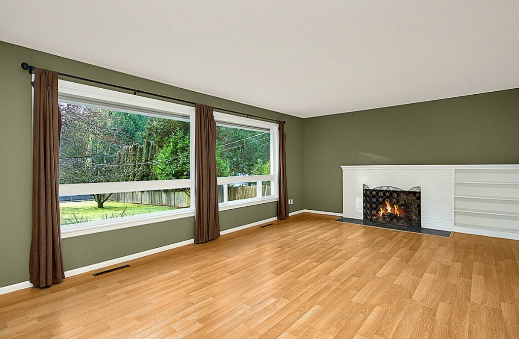 Property Photo: 18492 Ballinger Wy NE WA 98155