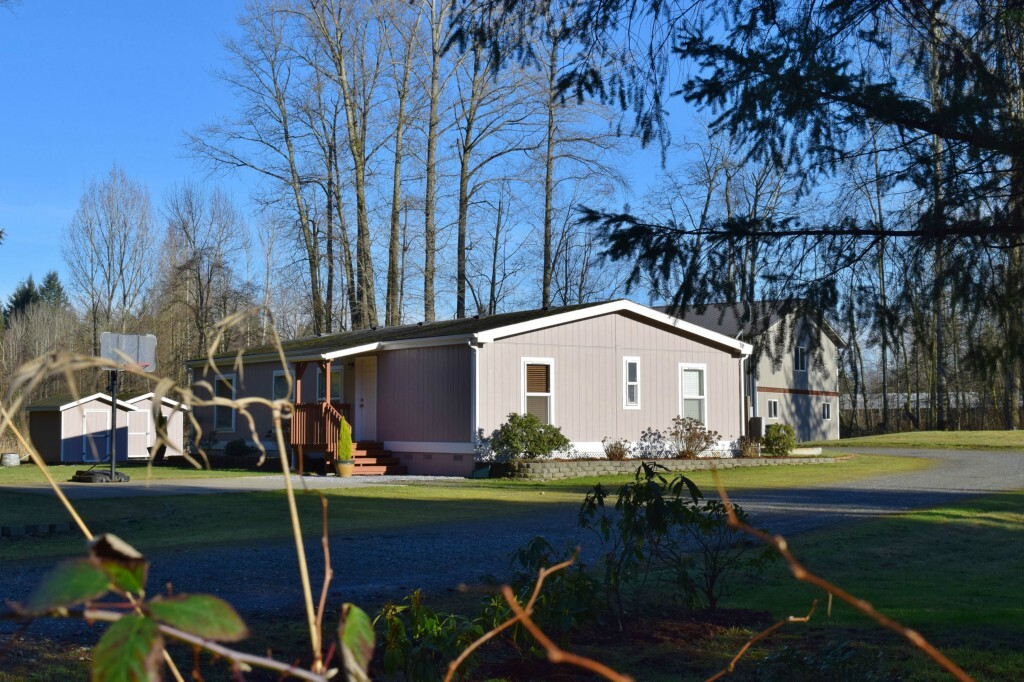 Property Photo: 2121 Harksell Rd WA 98248