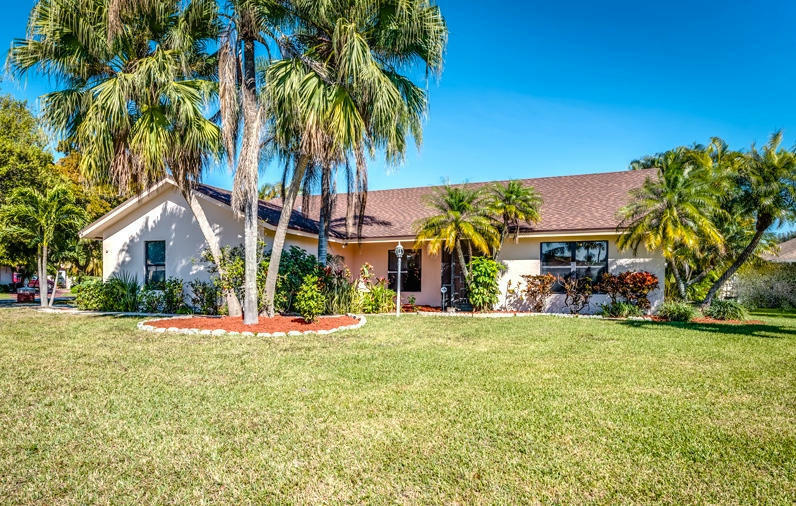 Property Photo:  4054 Alpinia Court S  FL 33436 