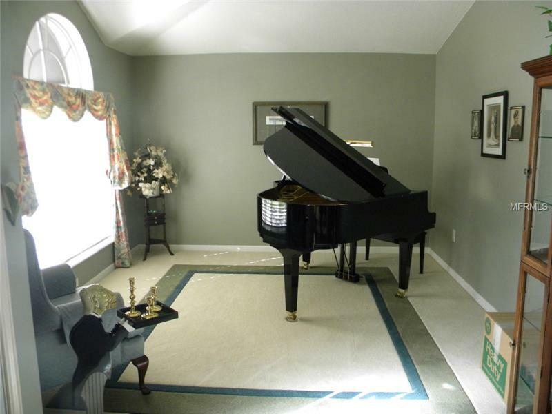 Property Photo: 10021 Colonnade Drive FL 33647