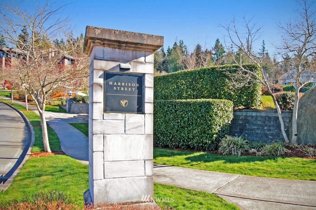 Property Photo:  1796 Harrison Way NE  WA 98029 