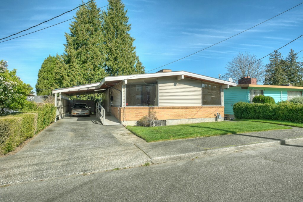 Property Photo:  5710 S Norfolk St  WA 98118 