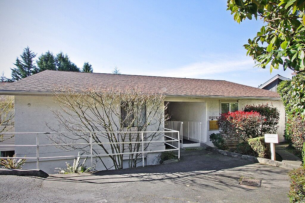 Property Photo:  9912 NE 116th Street 104  WA 98034 