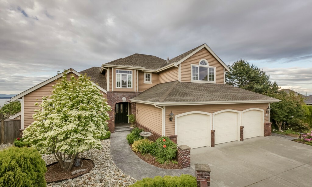 Property Photo: 340 Alta Via Dr WA 98282