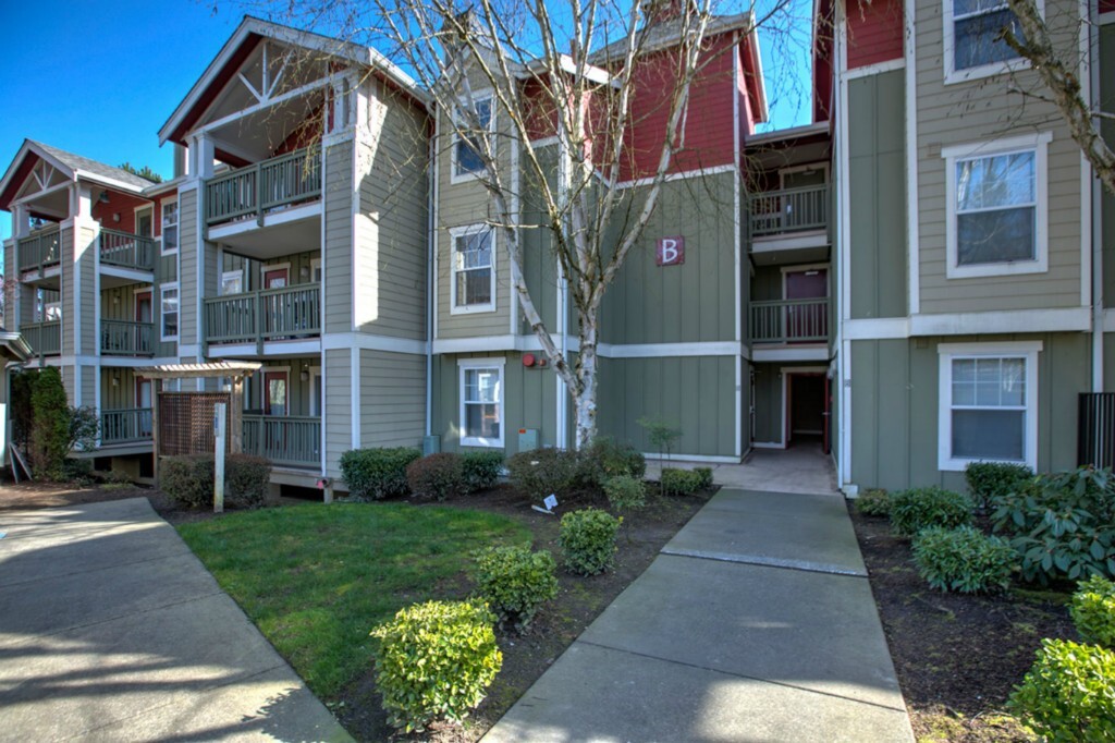Property Photo:  7711 NE 175th St B202  WA 98028 