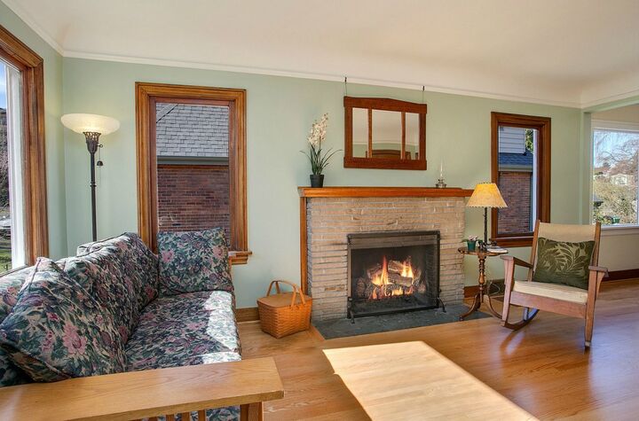 Property Photo:  1028 NE 94th St  WA 98115 