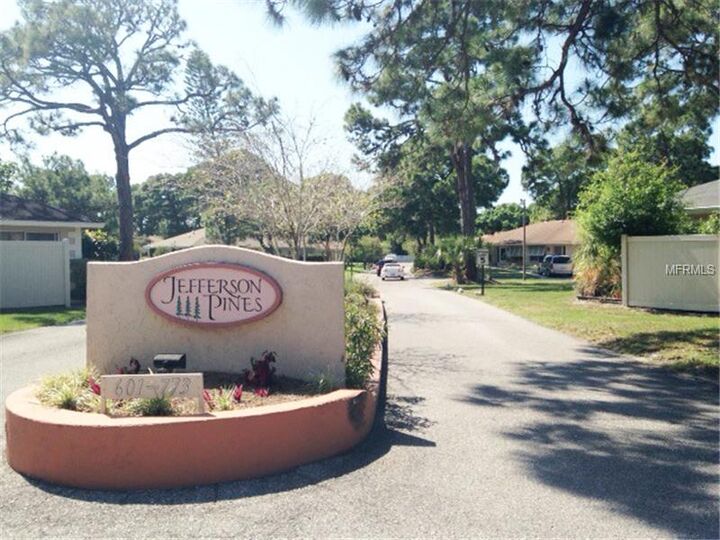 Property Photo:  765 N Jefferson Avenue 765  FL 34237 