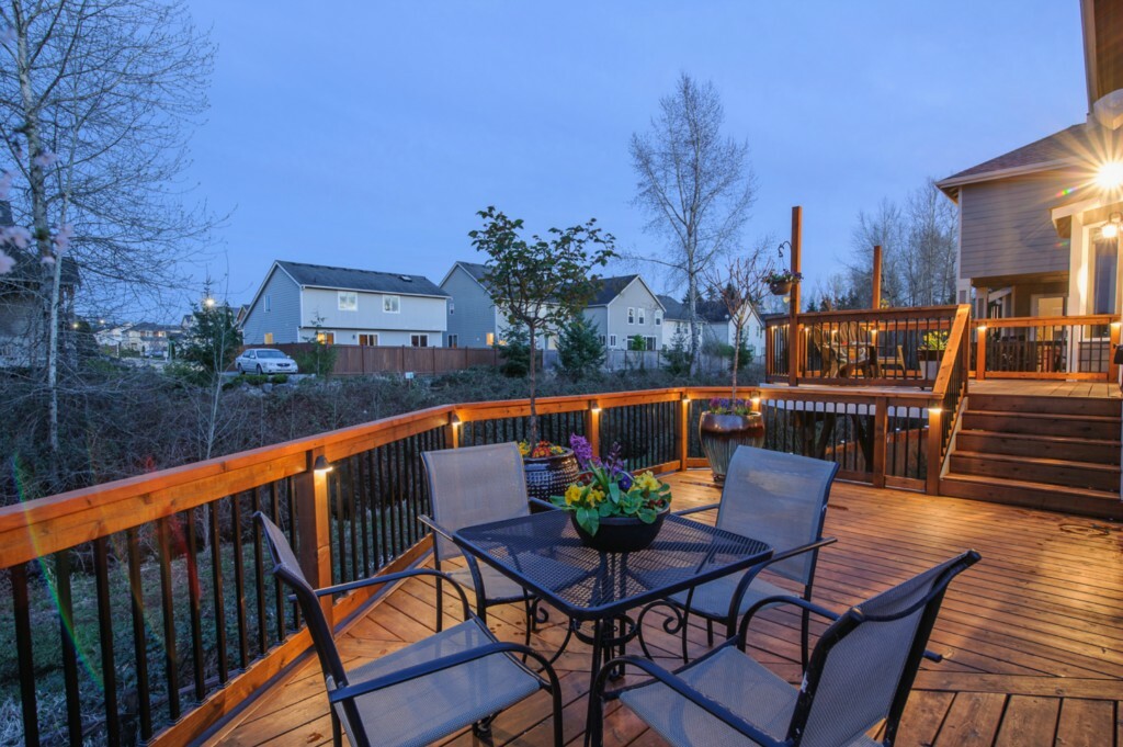 Property Photo:  278 Vashon Place NE  WA 98059 