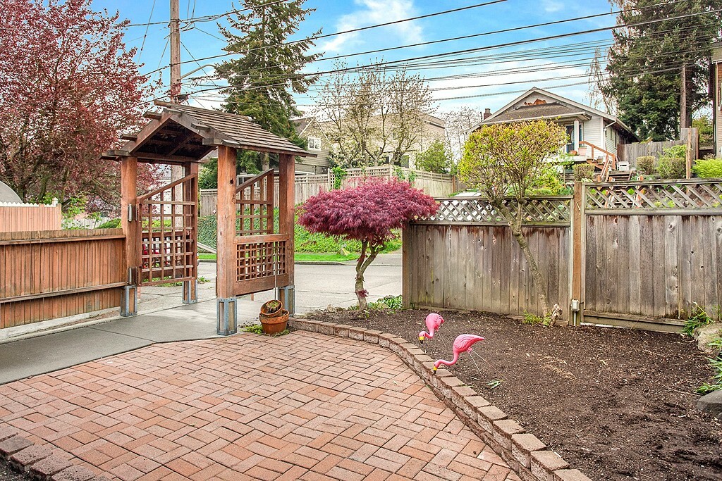 Property Photo:  8510 Ashworth Ave N  WA 98103 