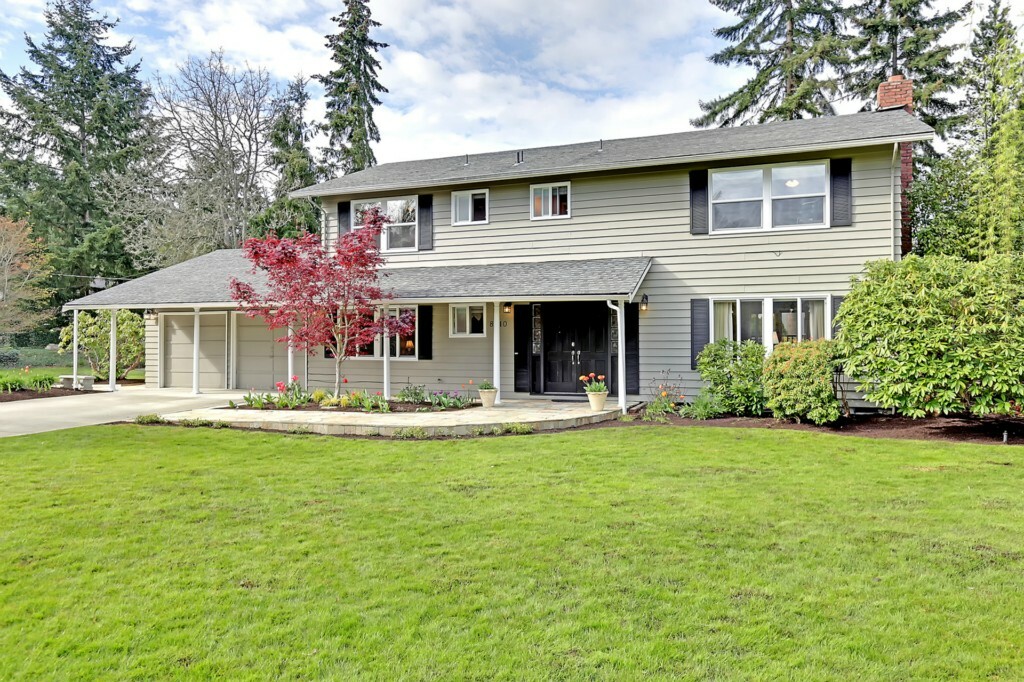 Property Photo: 8240 NE 25th St WA 98039