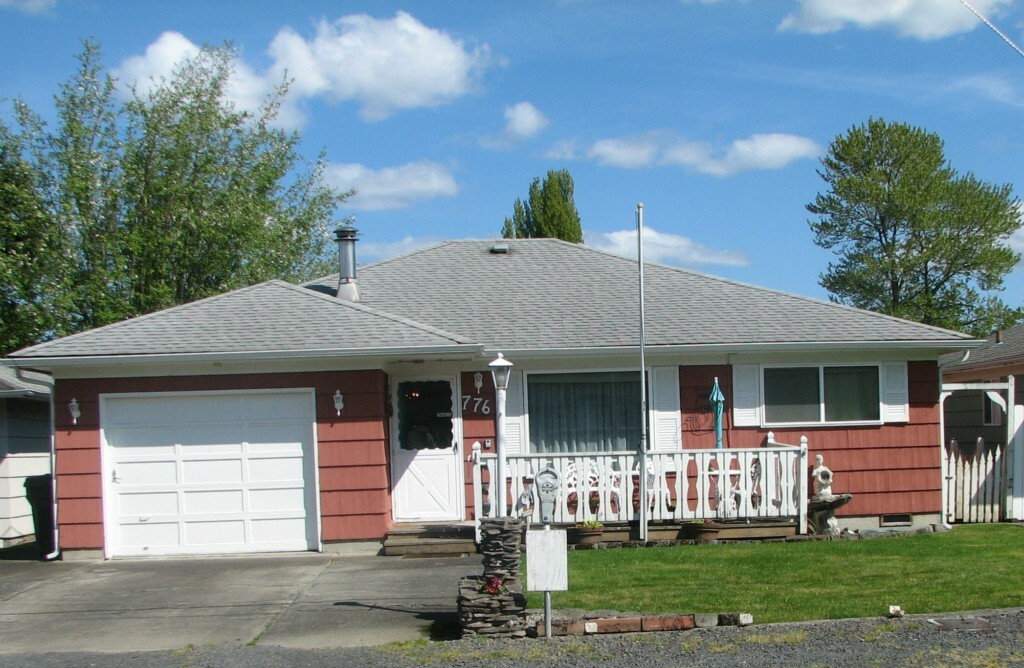 Property Photo:  776 33rd Ave  WA 98632 