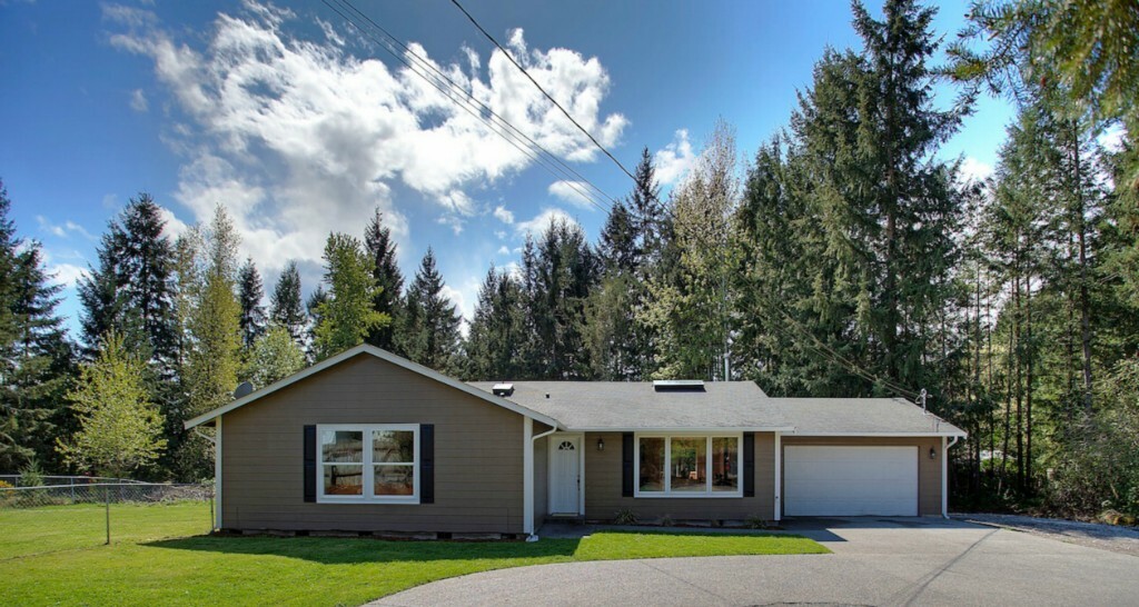 Property Photo:  6810 255th St E  WA 98338 