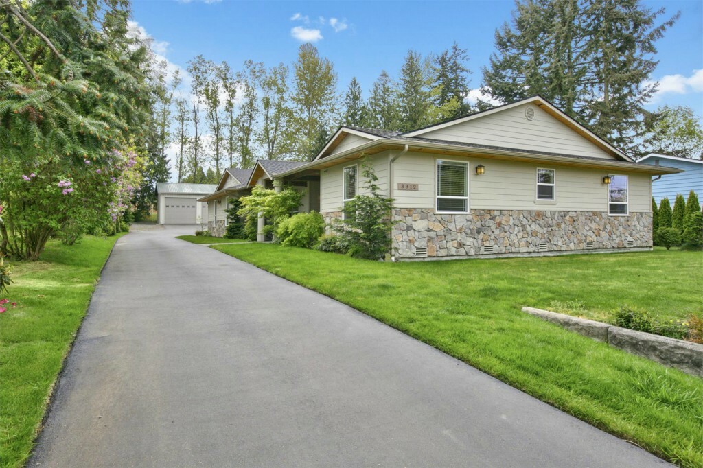 Property Photo: 3312 Russet Rd WA 98036