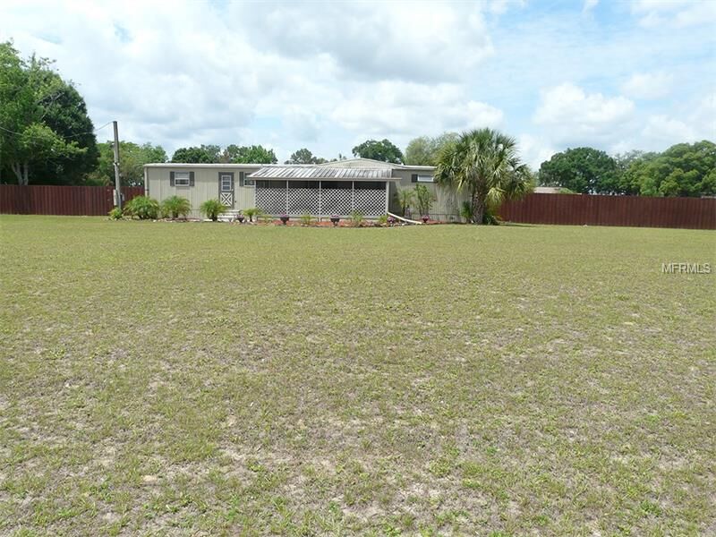 Property Photo: 8621 Mary Ivy Drive FL 33567