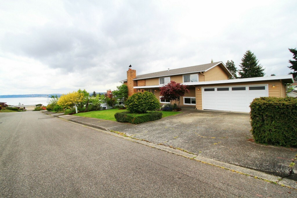 Property Photo: 30002 2nd Ave SW WA 98023
