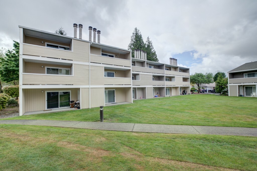 Property Photo:  12450 NE 130th Ct F201  WA 98034 