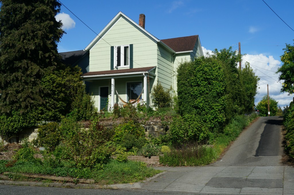 Property Photo:  1510 Humboldt St  WA 98225 