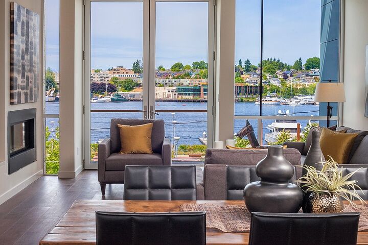 Property Photo: 2820 Fairview Ave E WA 98102