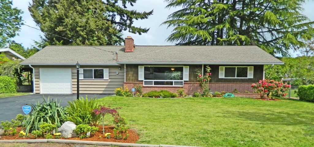Property Photo:  928  Hanford Avenue  WA 98310 