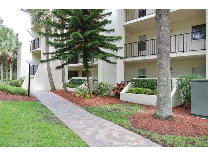 Property Photo:  90 S Highland Avenue 102  FL 34689 