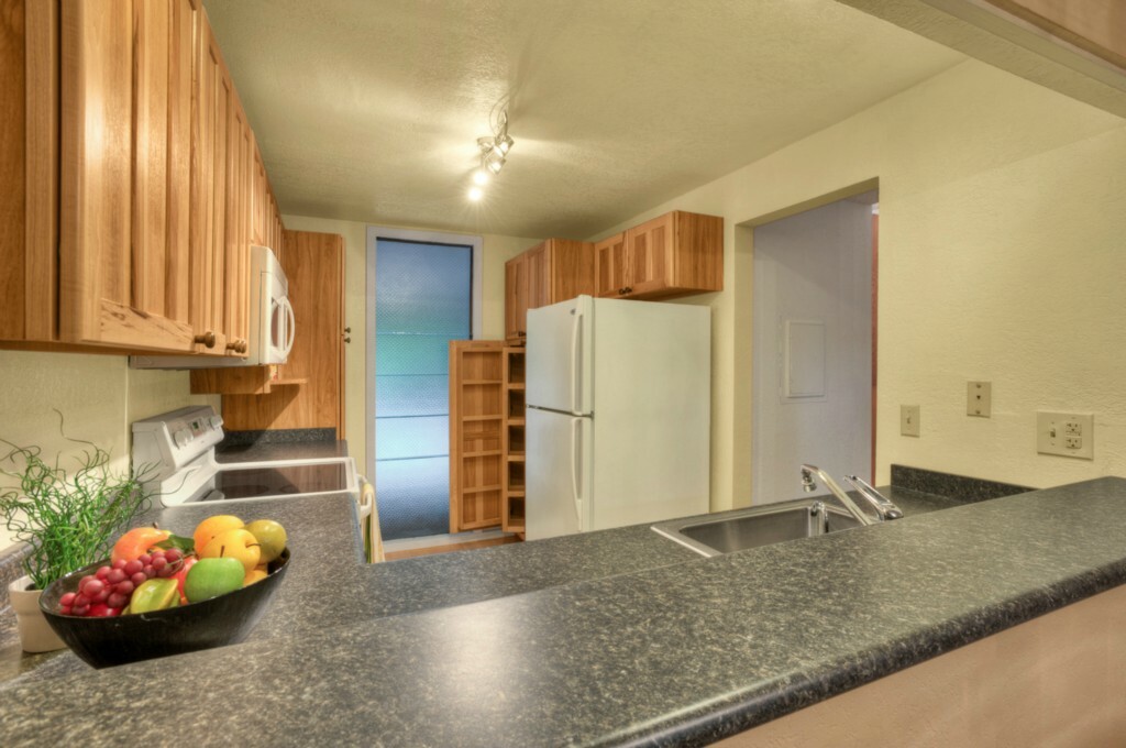 Property Photo: 6742 137th Ave NE 426 WA 98052