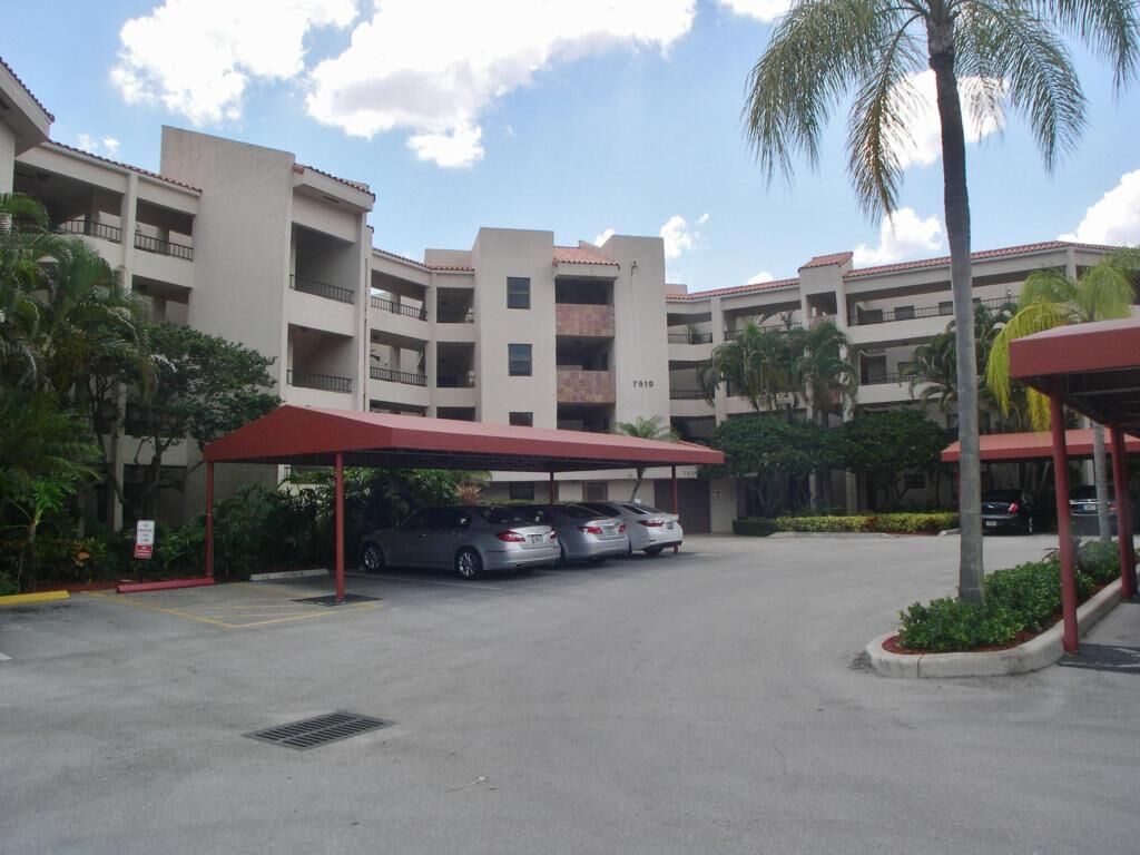 Property Photo:  7519 La Paz Boulevard 201  FL 33433 