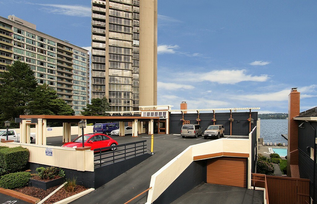 Property Photo: 1600 43rd Ave E 313 WA 98112