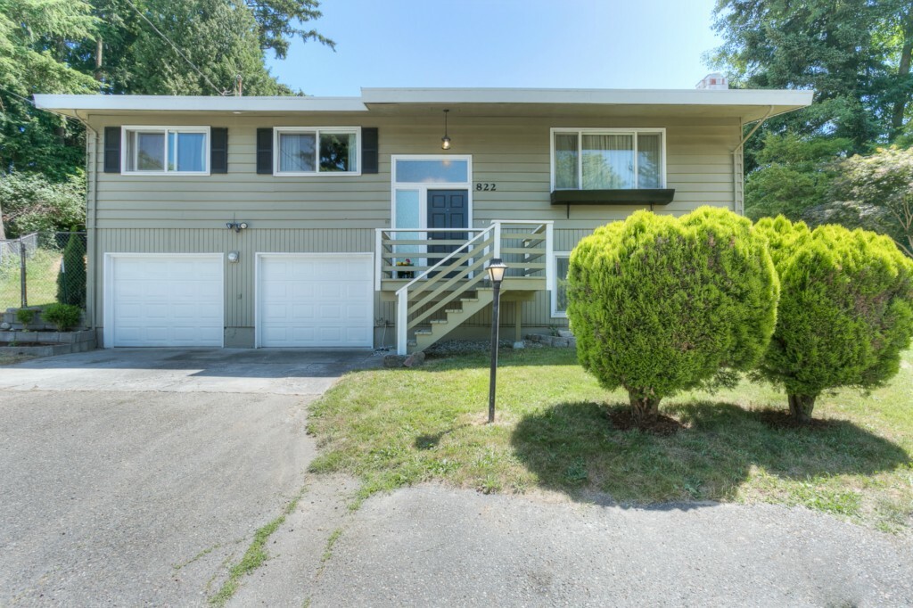 Property Photo:  822 S 129th Place  WA 98168 