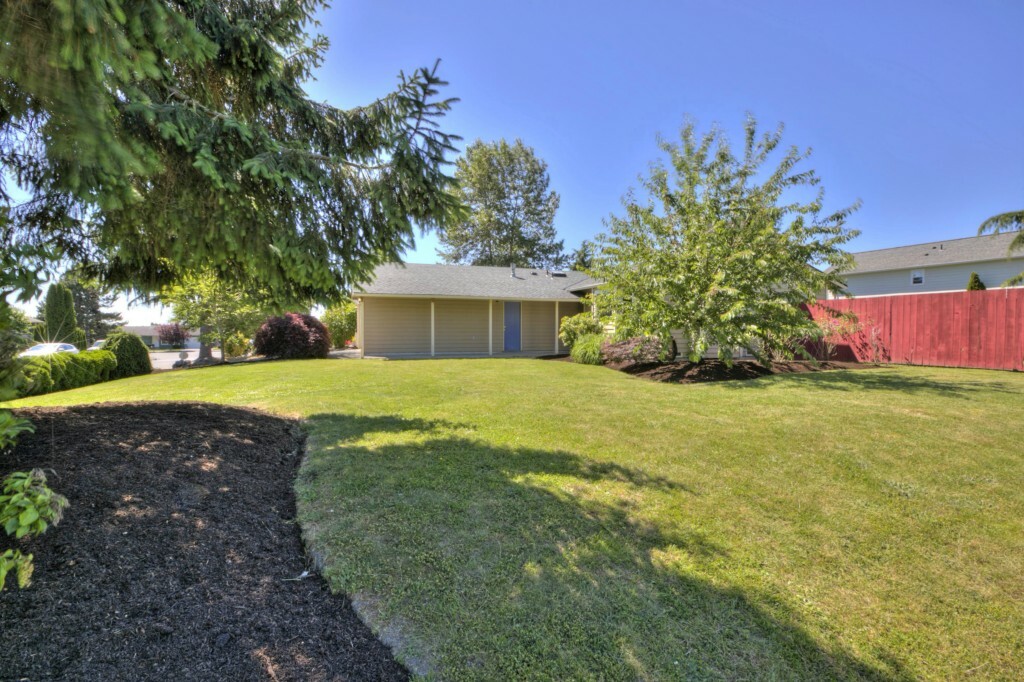 Property Photo:  2721 E Broadway  WA 98274 